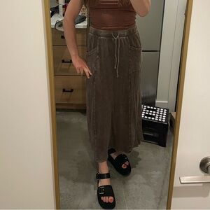 Brown maxi skirt with pockets